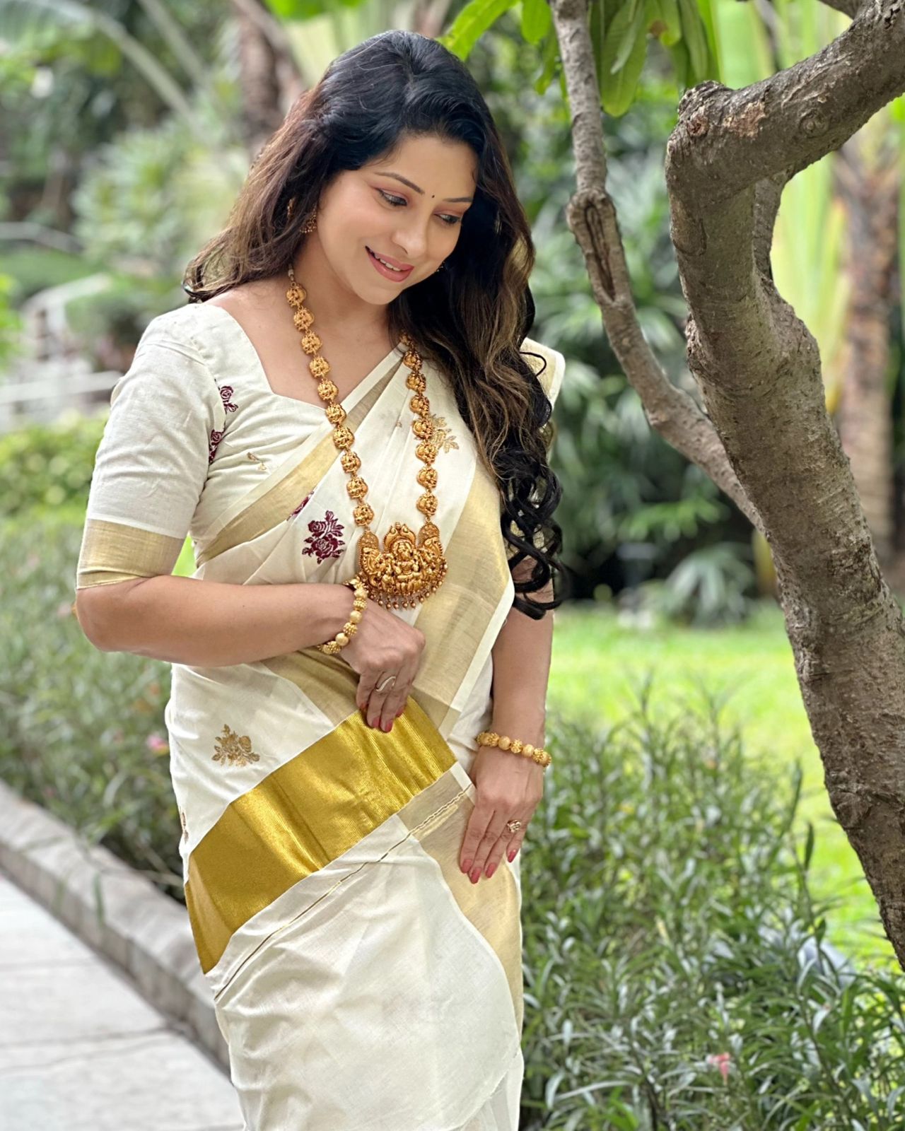 Rose embroidered cotton saree