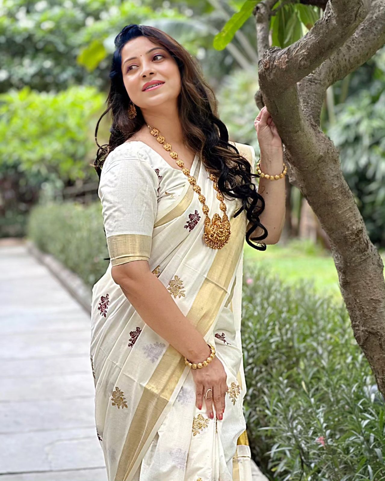 Rose embroidered cotton saree