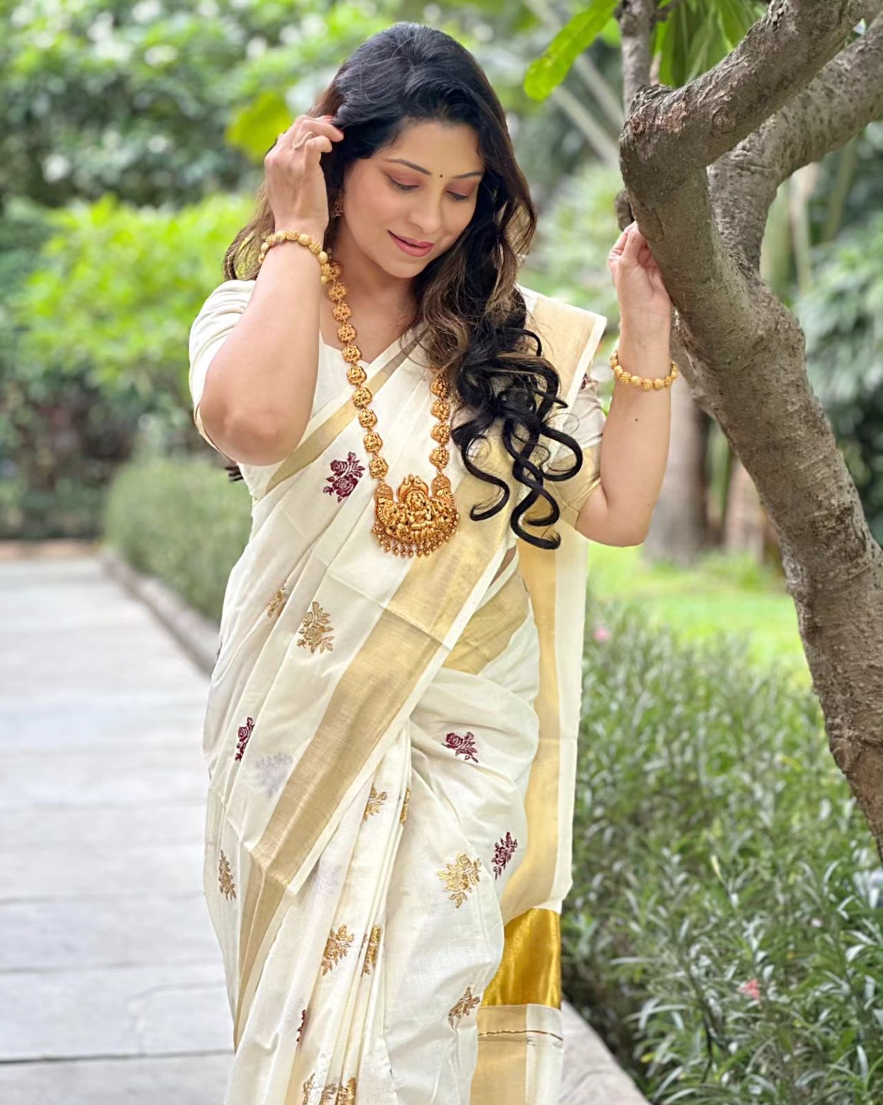 Rose embroidered cotton saree