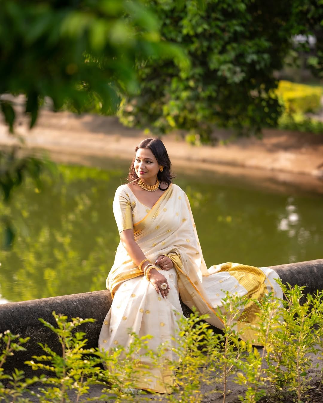 Kaavyam , Handloom Replica tissue saree