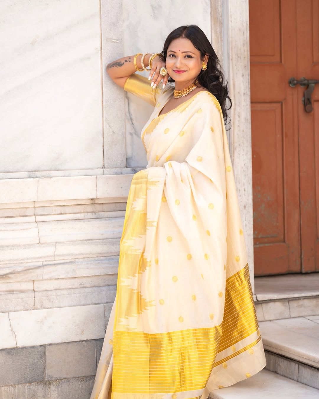 Kaavyam , Handloom Replica tissue saree