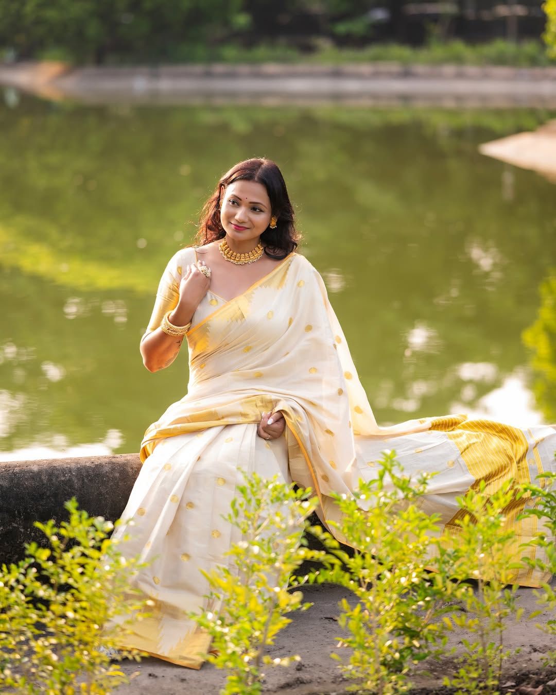 Kaavyam , Handloom Replica tissue saree