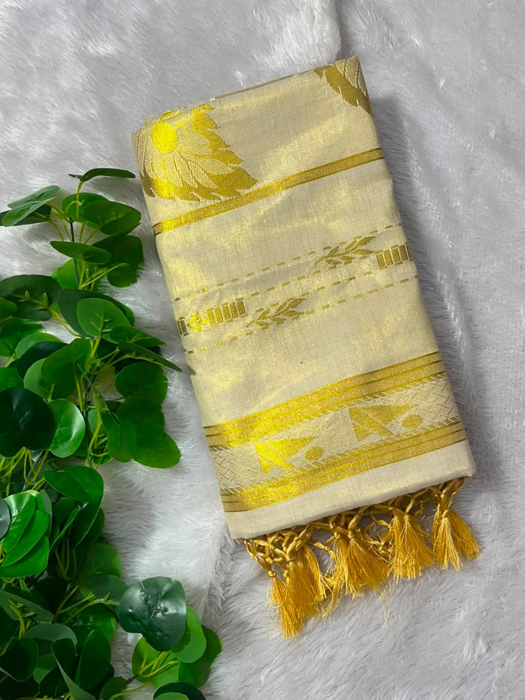 Mayilazhagu : Golden tissue weaved design (handloom replica)