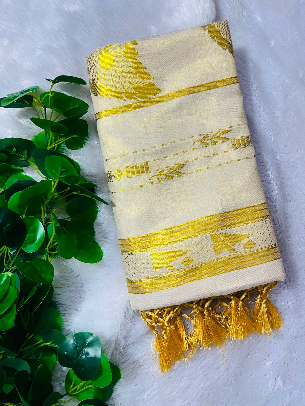 Mayilazhagu : Golden tissue weaved design (handloom replica)